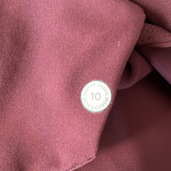 Lululemon Woven On the Fly Jogger in Cassis - Picture 8 of 8